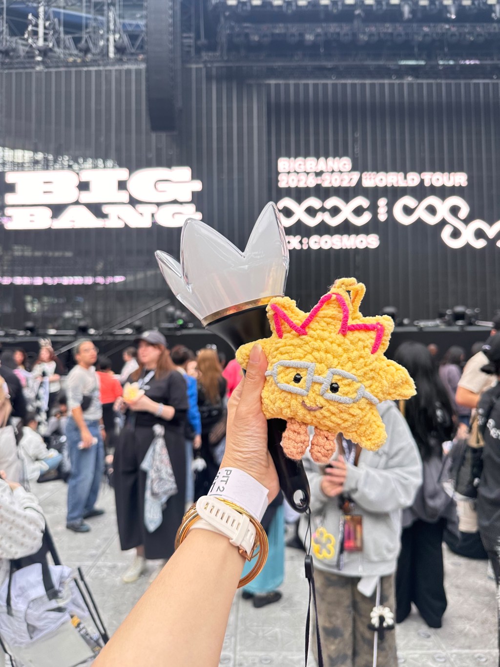 Sun Plushie At London Big Bang Concert